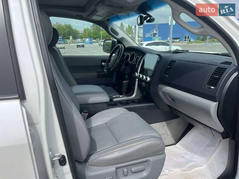Внедорожник / Кроссовер Toyota Sequoia 2010 в Днепре
