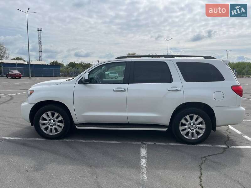 Внедорожник / Кроссовер Toyota Sequoia 2010 в Днепре