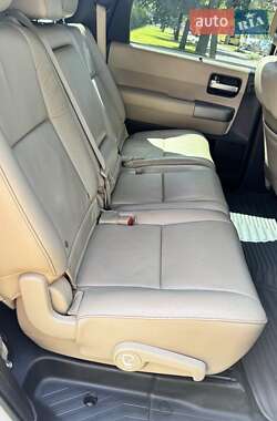 Внедорожник / Кроссовер Toyota Sequoia 2016 в 