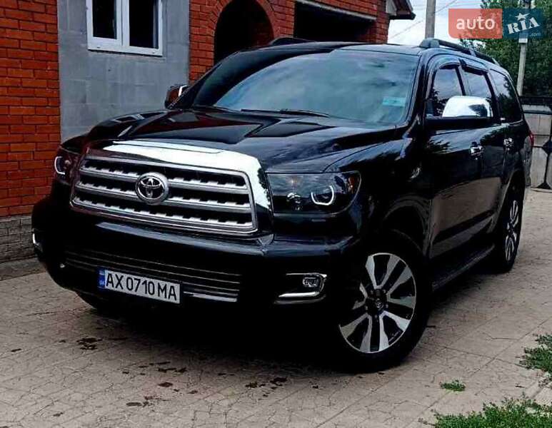 Toyota Sequoia 2011