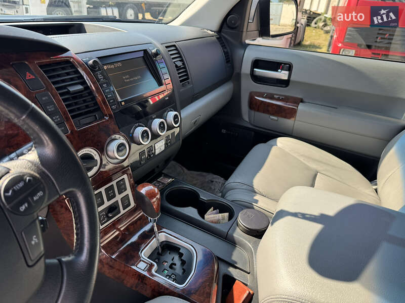 Внедорожник / Кроссовер Toyota Sequoia 2008 в Черкассах