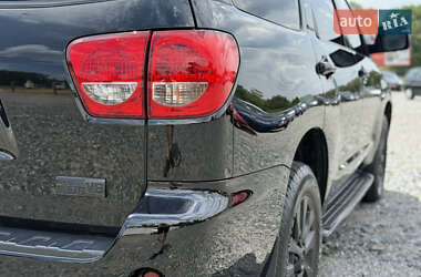 Внедорожник / Кроссовер Toyota Sequoia 2012 в 