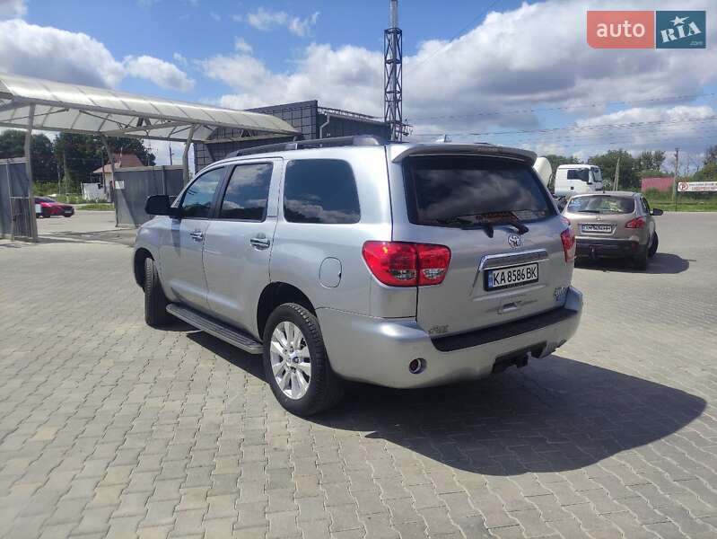 Внедорожник / Кроссовер Toyota Sequoia 2015 в Звягеле фото 4 Внедорожник / Кроссовер Toyota Sequoia 2015 в Звягеле