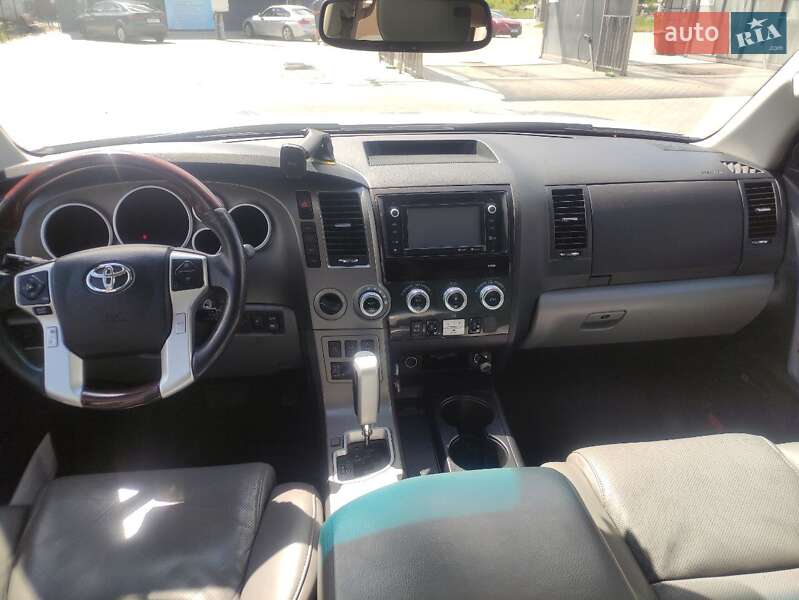 Внедорожник / Кроссовер Toyota Sequoia 2015 в Звягеле фото 15 Внедорожник / Кроссовер Toyota Sequoia 2015 в Звягеле