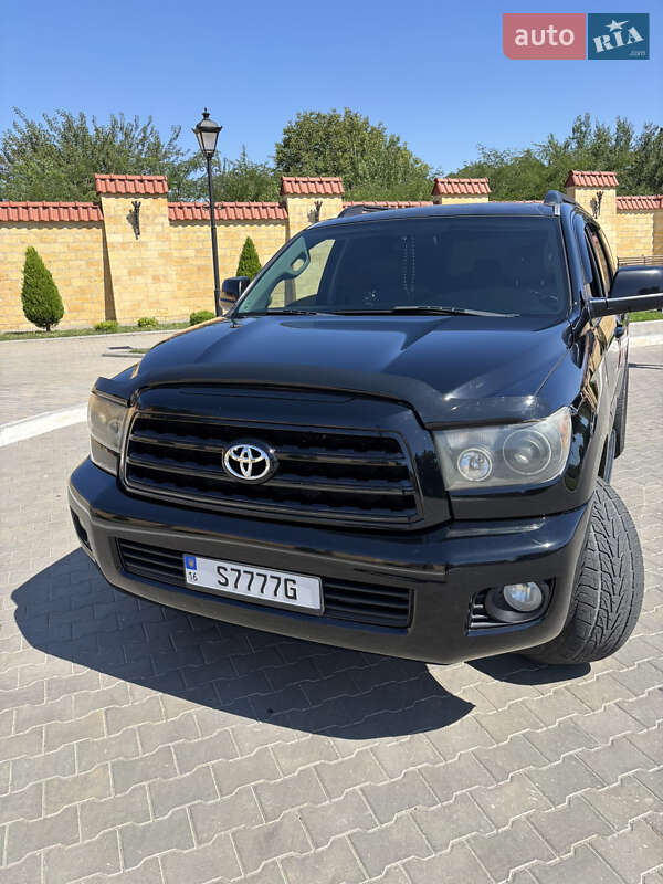 Внедорожник / Кроссовер Toyota Sequoia 2012 в Измаиле