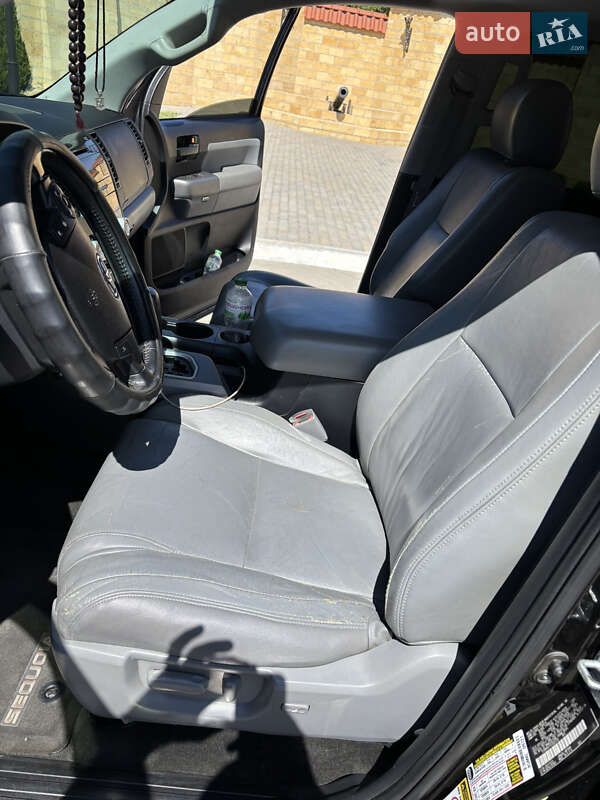 Внедорожник / Кроссовер Toyota Sequoia 2012 в Измаиле