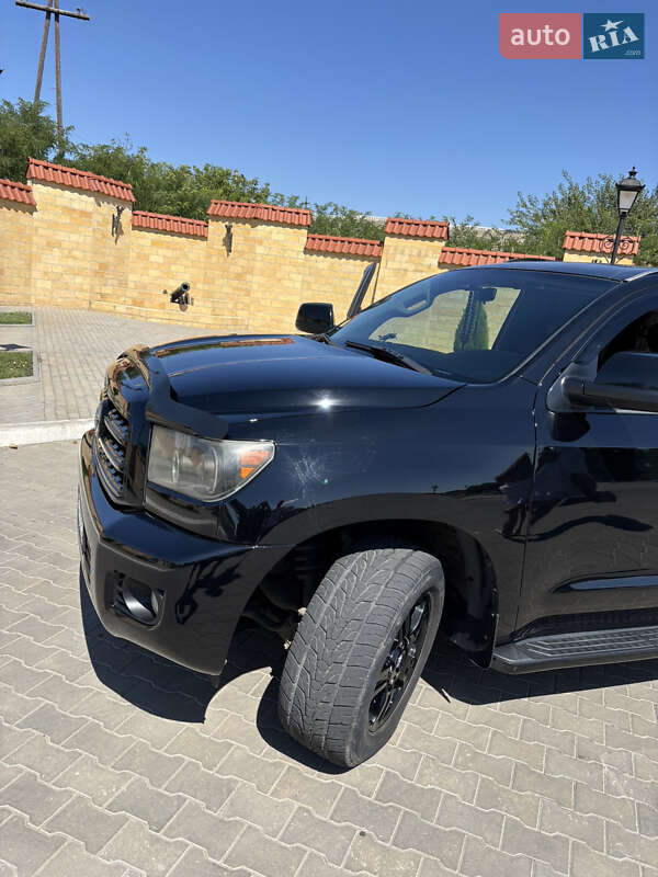 Внедорожник / Кроссовер Toyota Sequoia 2012 в Измаиле