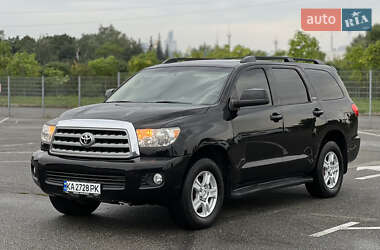 Позашляховик / Кросовер Toyota Sequoia 2013 в Києві