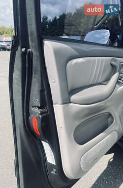 Внедорожник / Кроссовер Toyota Sequoia 2003 в 
