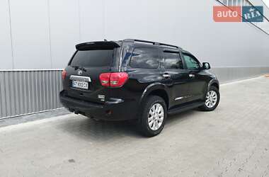 Внедорожник / Кроссовер Toyota Sequoia 2012 в 