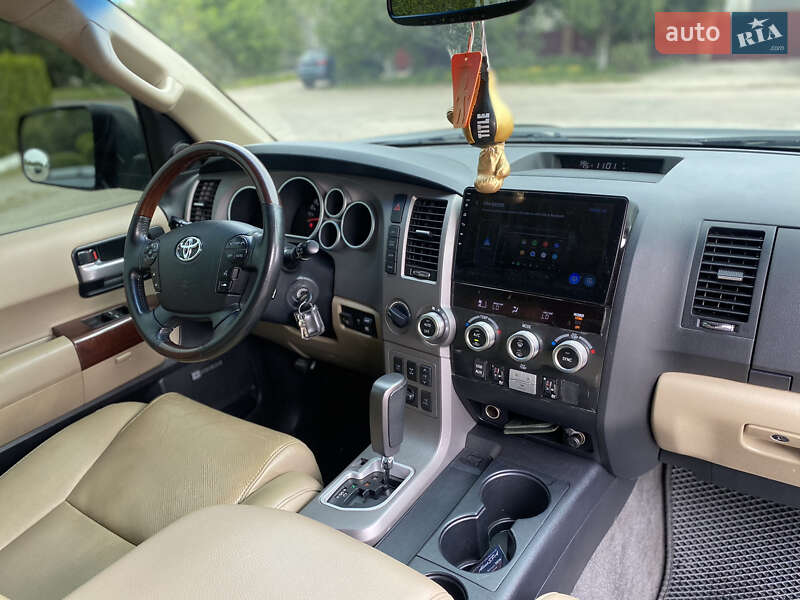 Позашляховик / Кросовер Toyota Sequoia 2012 в Києві