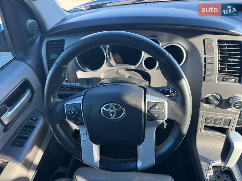 Позашляховик / Кросовер Toyota Sequoia 2013 в Києві