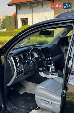 Внедорожник / Кроссовер Toyota Sequoia 2008 в 