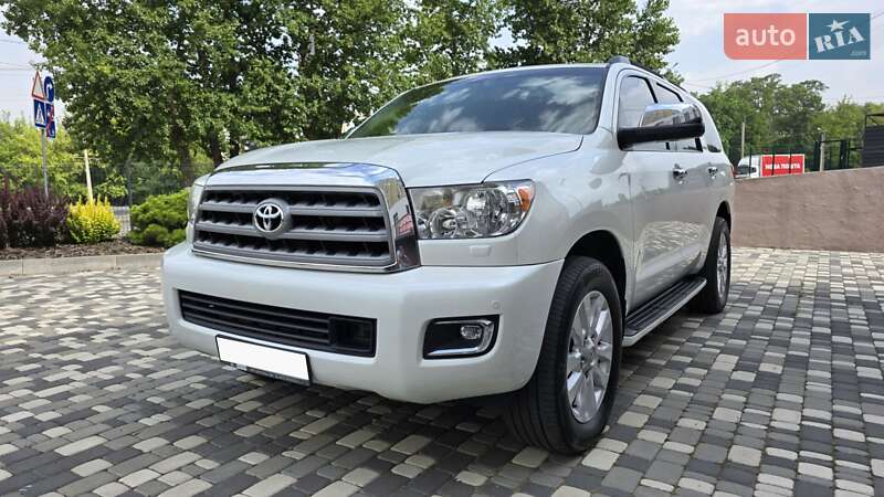 Внедорожник / Кроссовер Toyota Sequoia 2011 в 
