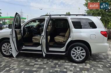 Внедорожник / Кроссовер Toyota Sequoia 2011 в 