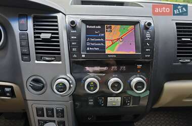 Внедорожник / Кроссовер Toyota Sequoia 2011 в 