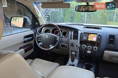 Внедорожник / Кроссовер Toyota Sequoia 2011 в 