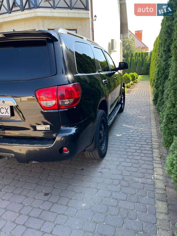 Внедорожник / Кроссовер Toyota Sequoia 2015 в Черновцах фото 9 Внедорожник / Кроссовер Toyota Sequoia 2015 в Черновцах