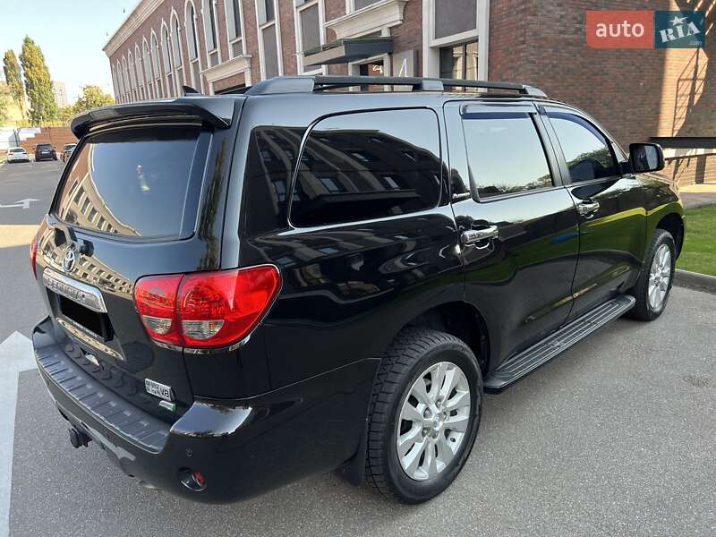 Внедорожник / Кроссовер Toyota Sequoia 2011 в Киеве