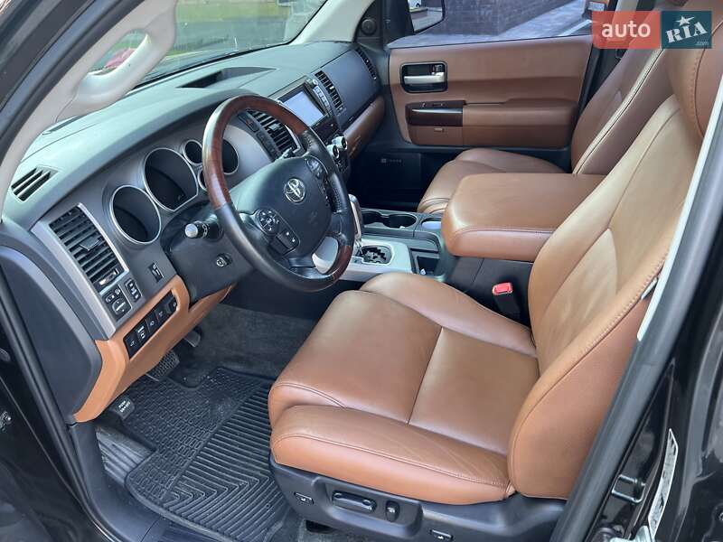 Внедорожник / Кроссовер Toyota Sequoia 2011 в Киеве
