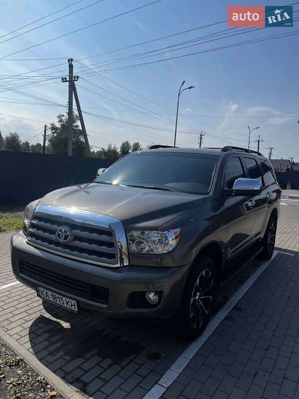 Позашляховик / Кросовер Toyota Sequoia 2013 в Києві