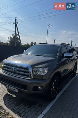 Внедорожник / Кроссовер Toyota Sequoia 2013 в 