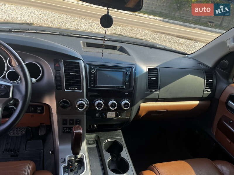 Позашляховик / Кросовер Toyota Sequoia 2013 в Києві