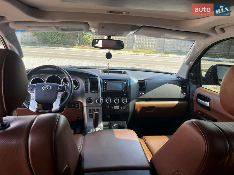 Позашляховик / Кросовер Toyota Sequoia 2013 в Києві