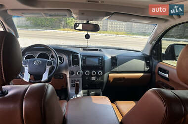 Внедорожник / Кроссовер Toyota Sequoia 2013 в 
