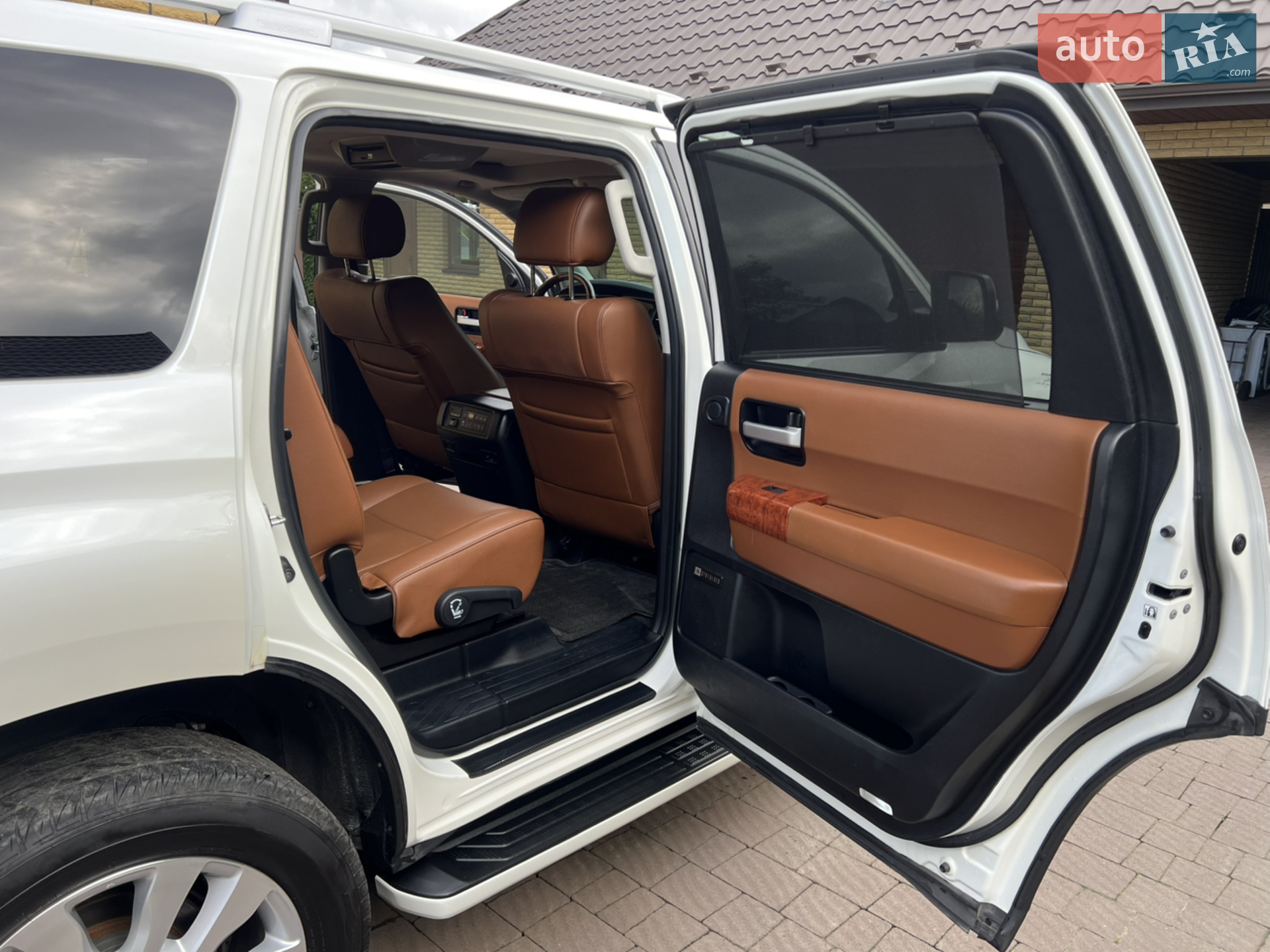 2018 Toyota Sequoia - мініатюра 11