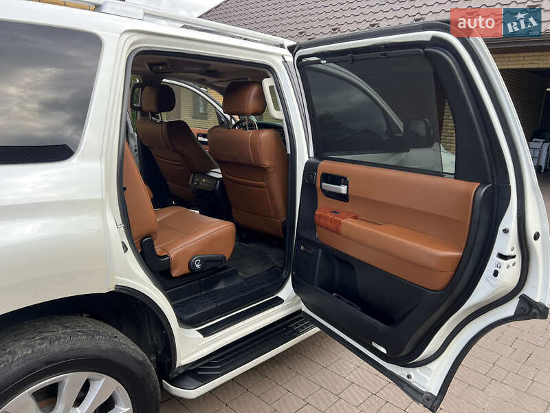 Позашляховик / Кросовер Toyota Sequoia 2018 в Володимирці