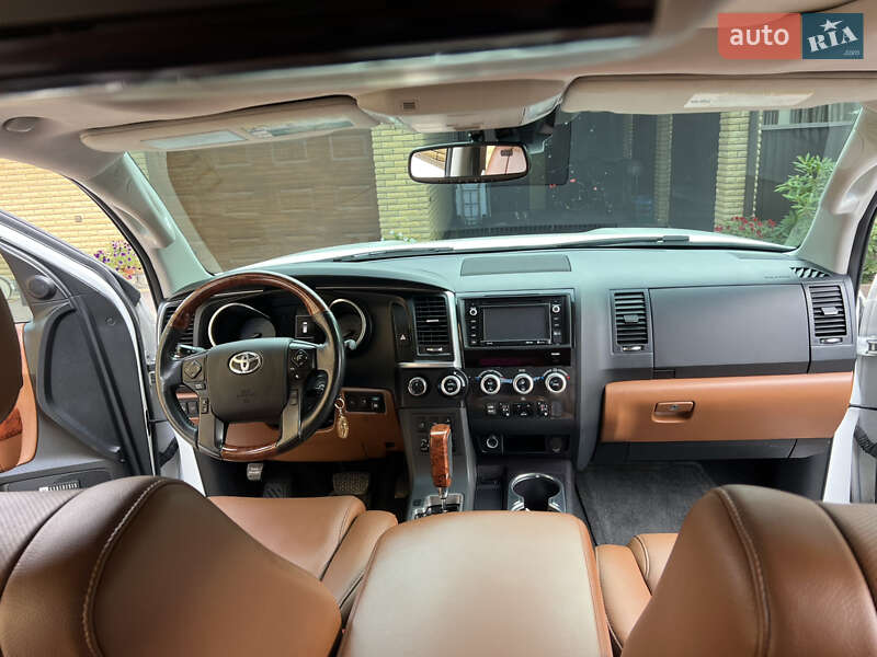 Позашляховик / Кросовер Toyota Sequoia 2018 в Володимирці