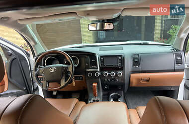 Позашляховик / Кросовер Toyota Sequoia 2018 в 