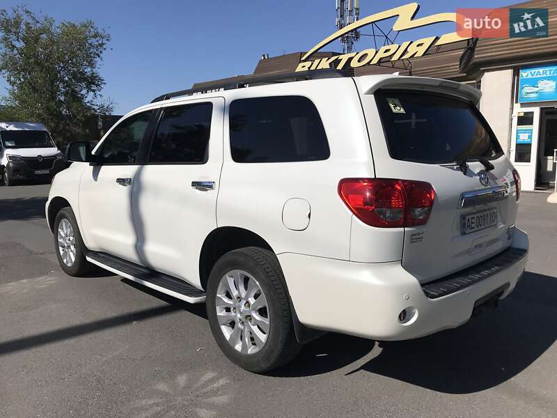 Внедорожник / Кроссовер Toyota Sequoia 2013 в Днепре