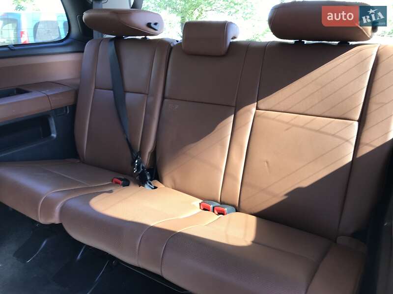 Внедорожник / Кроссовер Toyota Sequoia 2013 в Днепре