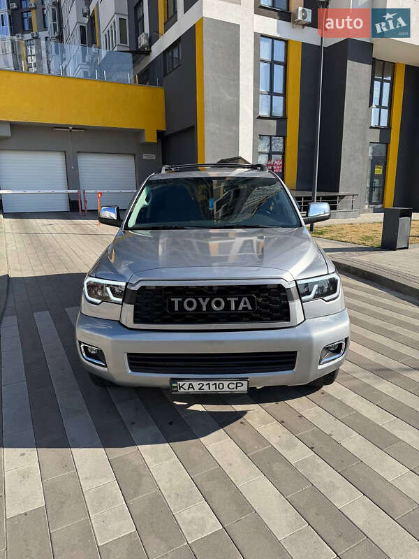 Toyota Sequoia 2016