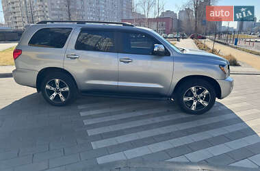Внедорожник / Кроссовер Toyota Sequoia 2016 в 