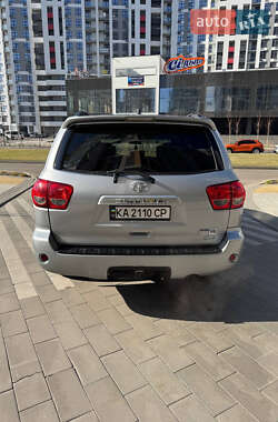 Внедорожник / Кроссовер Toyota Sequoia 2016 в 