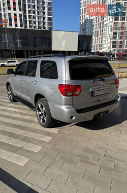 Внедорожник / Кроссовер Toyota Sequoia 2016 в 
