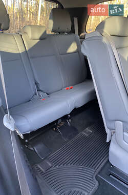 Внедорожник / Кроссовер Toyota Sequoia 2016 в 