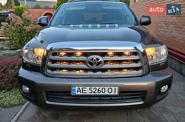 Позашляховик / Кросовер Toyota Sequoia 2016 в Дніпрі