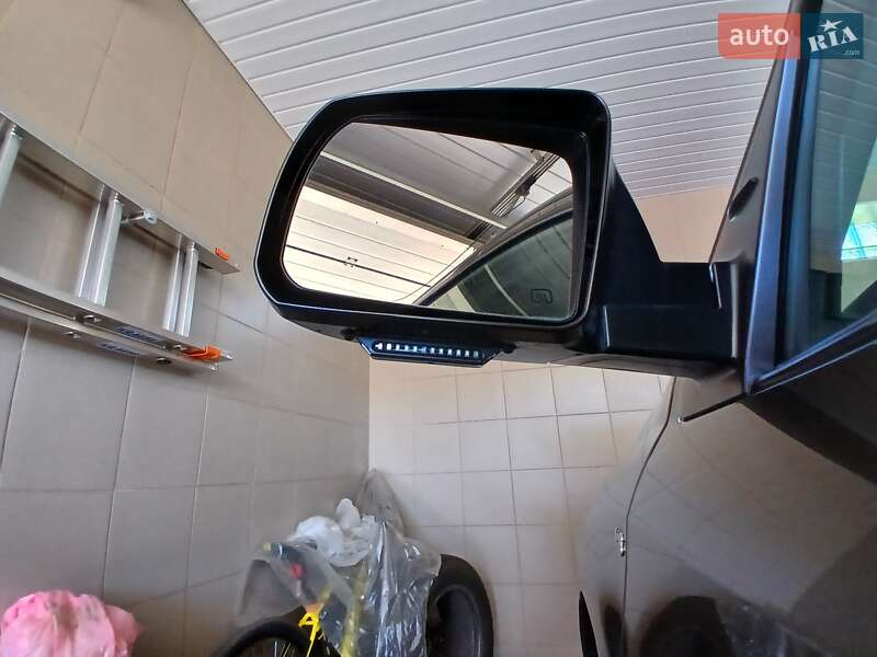 Внедорожник / Кроссовер Toyota Sequoia 2016 в Днепре