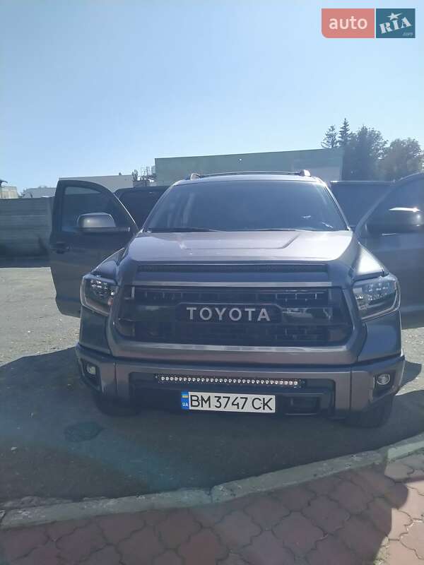 Позашляховик / Кросовер Toyota Sequoia 2012 в Сумах
