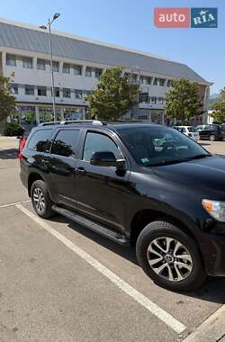 Внедорожник / Кроссовер Toyota Sequoia 2013 в 