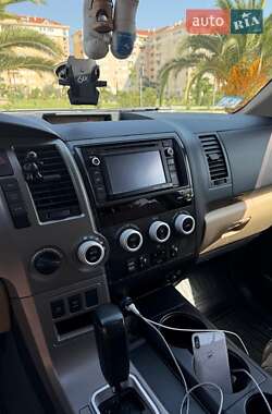 Внедорожник / Кроссовер Toyota Sequoia 2013 в 