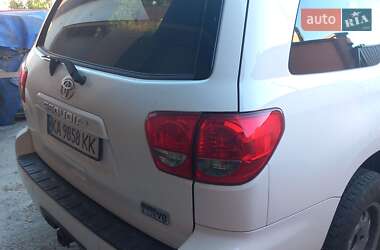 Внедорожник / Кроссовер Toyota Sequoia 2017 в 