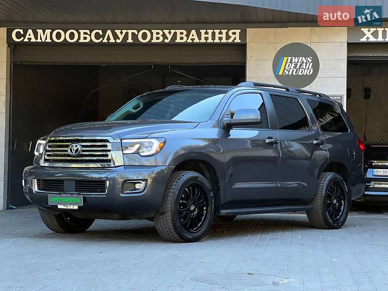 Внедорожник / Кроссовер Toyota Sequoia 2016 в Одессе