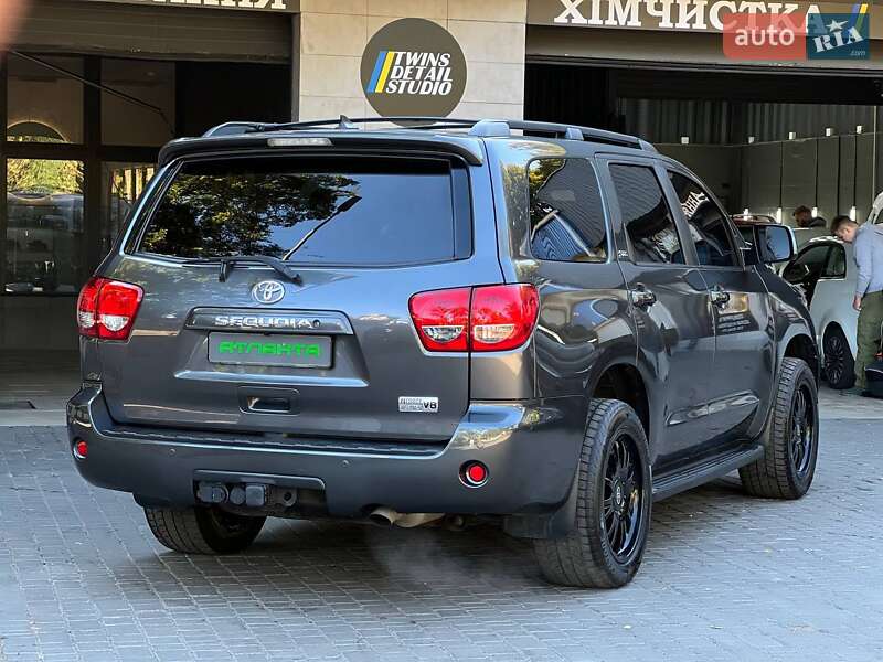 Внедорожник / Кроссовер Toyota Sequoia 2016 в Одессе