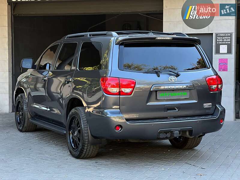Внедорожник / Кроссовер Toyota Sequoia 2016 в Одессе