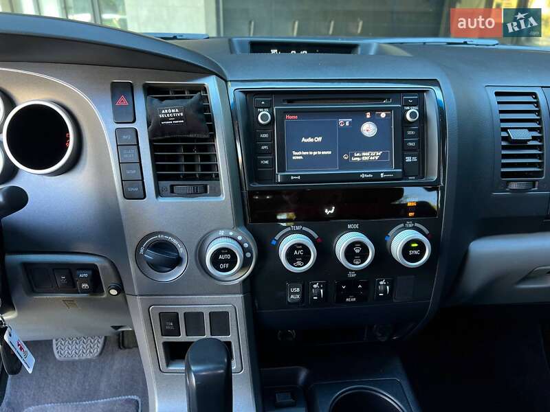 Внедорожник / Кроссовер Toyota Sequoia 2016 в Одессе
